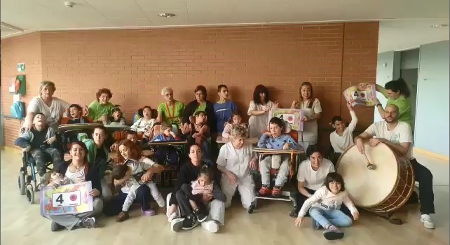 Niños del Colegio San Germán, sus familias y profesionales