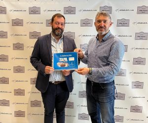 Entrega recaudación de la iniciativa Tapa solidaria